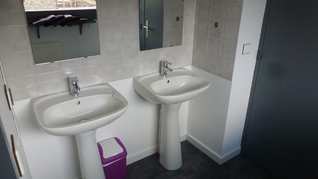 Le Gite Du Velay Bains Bagian luar foto