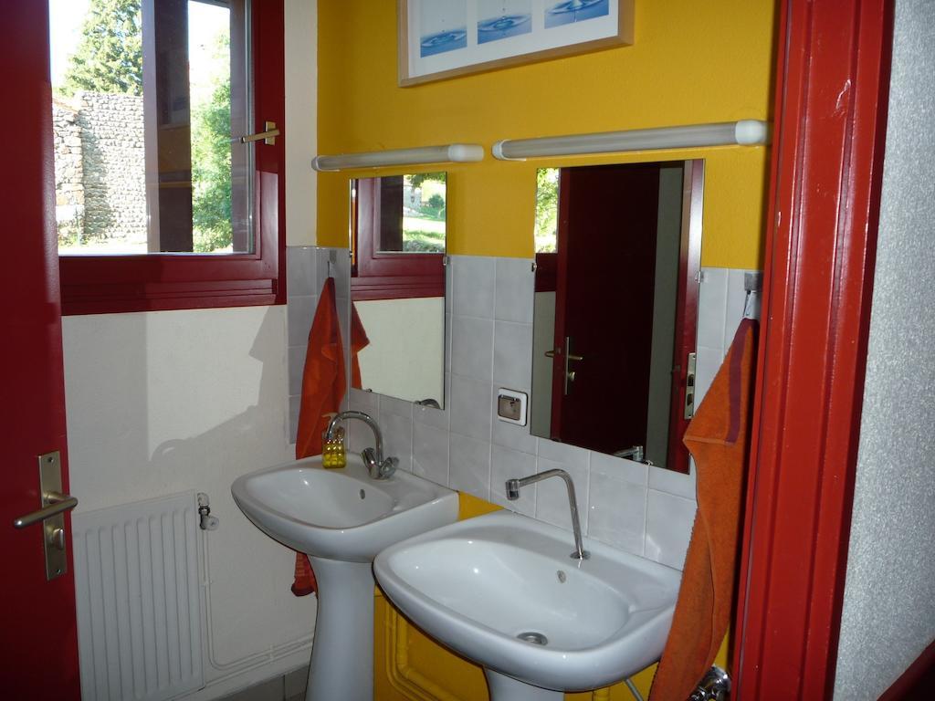 Le Gite Du Velay Bains Bagian luar foto