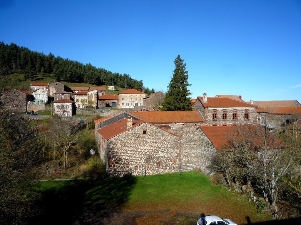 Le Gite Du Velay Bains Bagian luar foto